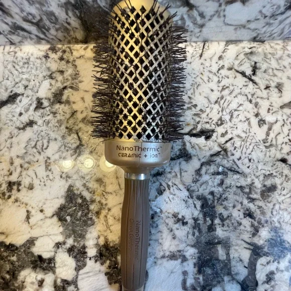 Olivia Garden Nanothermic Ion 2/18 Barrel Ceramic Roundbrush Hairbrush - Picture 5 of 5